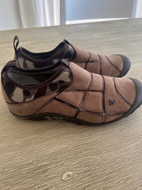 Merrell Size 9.5 Women’s Mosiac Chocolate/Camo Brown Slip on Shoes